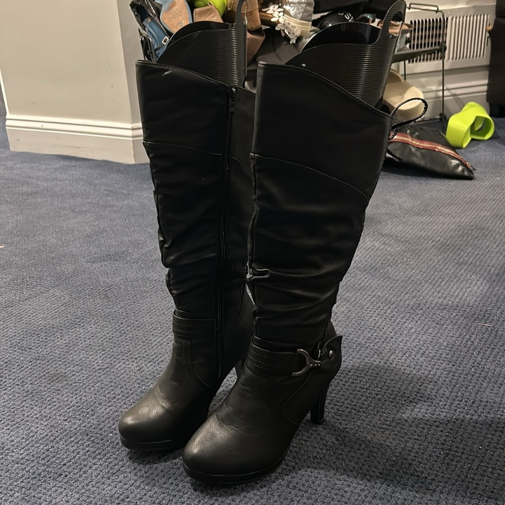 Heeled platform boot - Picture 3 of 4